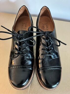 Women's Cabaret-Lace Lug Sole Oxfords by Naturalizer